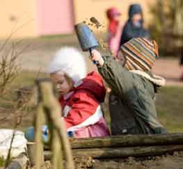 Sandkasten im Kinderhaus am Mondsteinweg