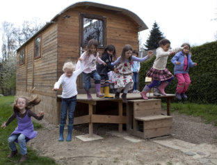 Zirkuswagen im Kinderhaus Bielefeld